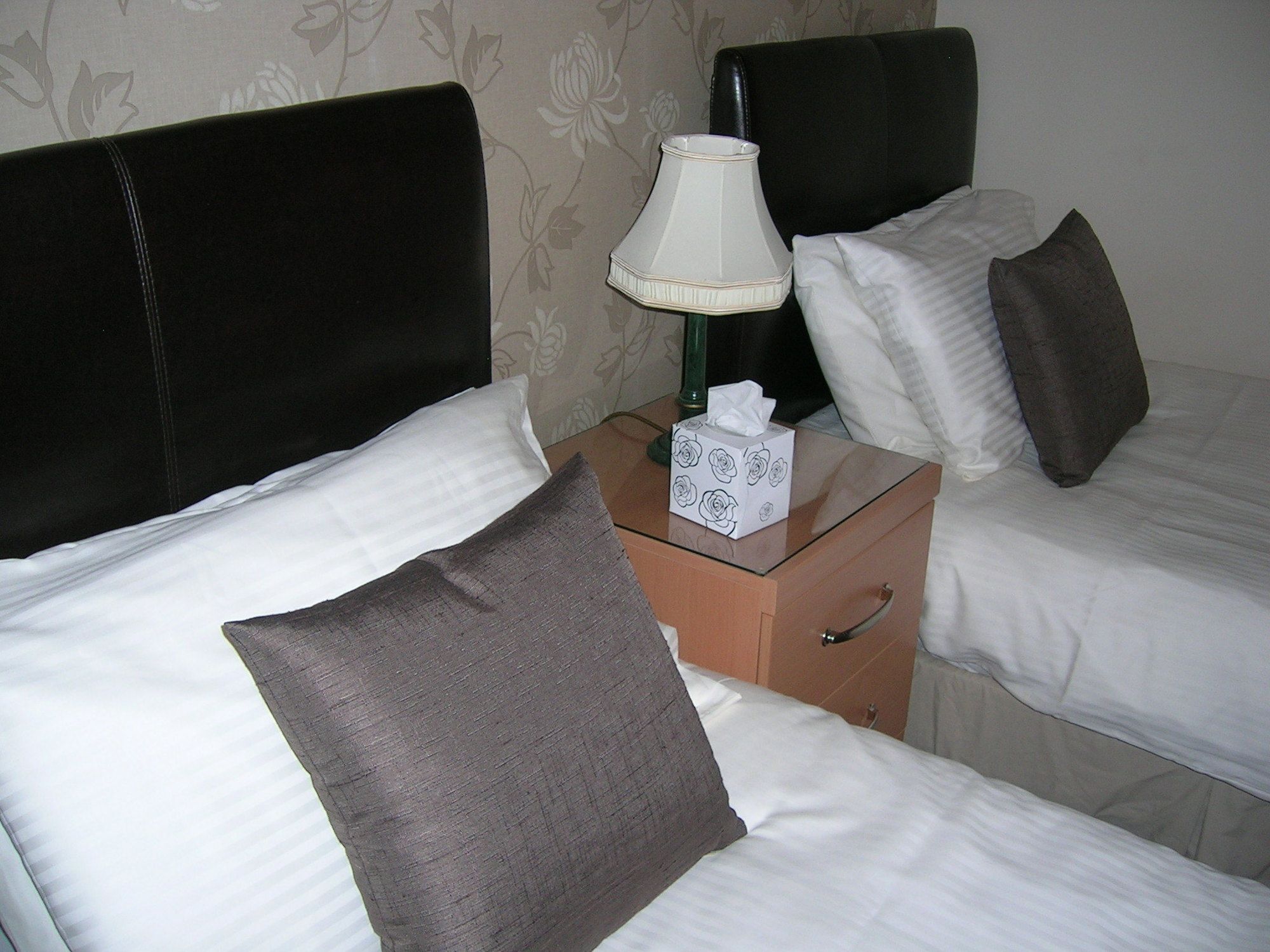 Achnacarry Guest House Perth Bagian luar foto