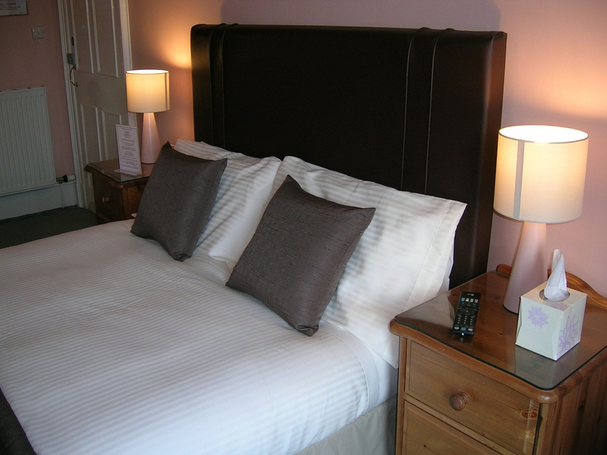 Achnacarry Guest House Perth Bagian luar foto